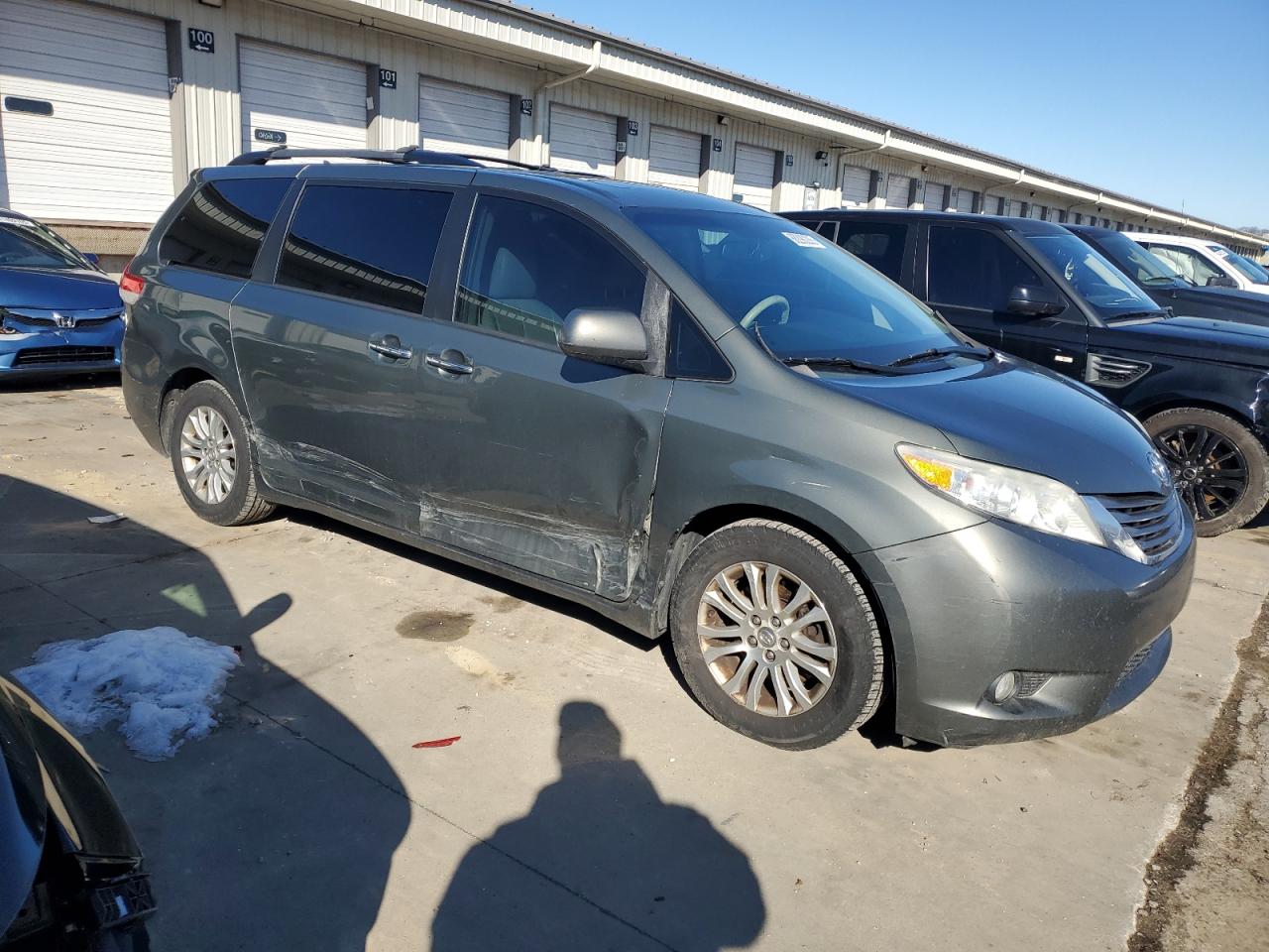 2011 Toyota Sienna VIN 5TDYK3DCXBS086940 Copart auction photo, side damage thumbnail 4