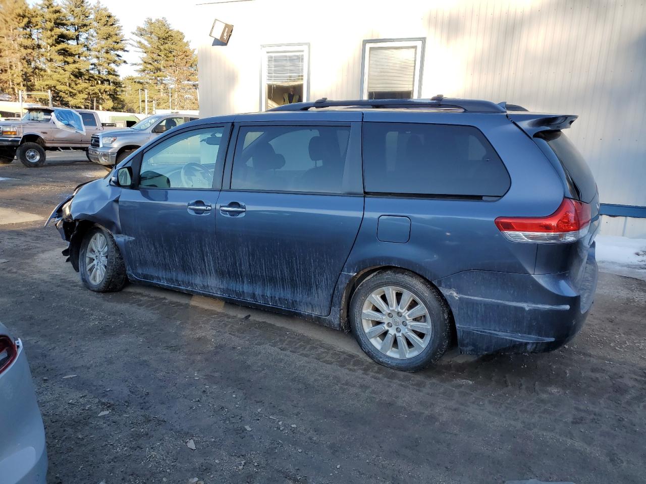 2013 Toyota Sienna VIN 5TDDK3DC7DS057882 Copart auction photo, front end / side damage thumbnail 2