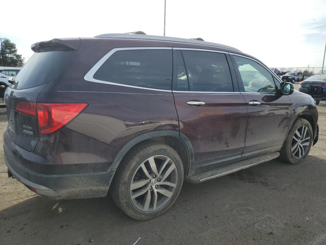2017 Honda Pilot VIN 5FNYF6H08HB051039 Copart auction photo, front end damage thumbnail 3
