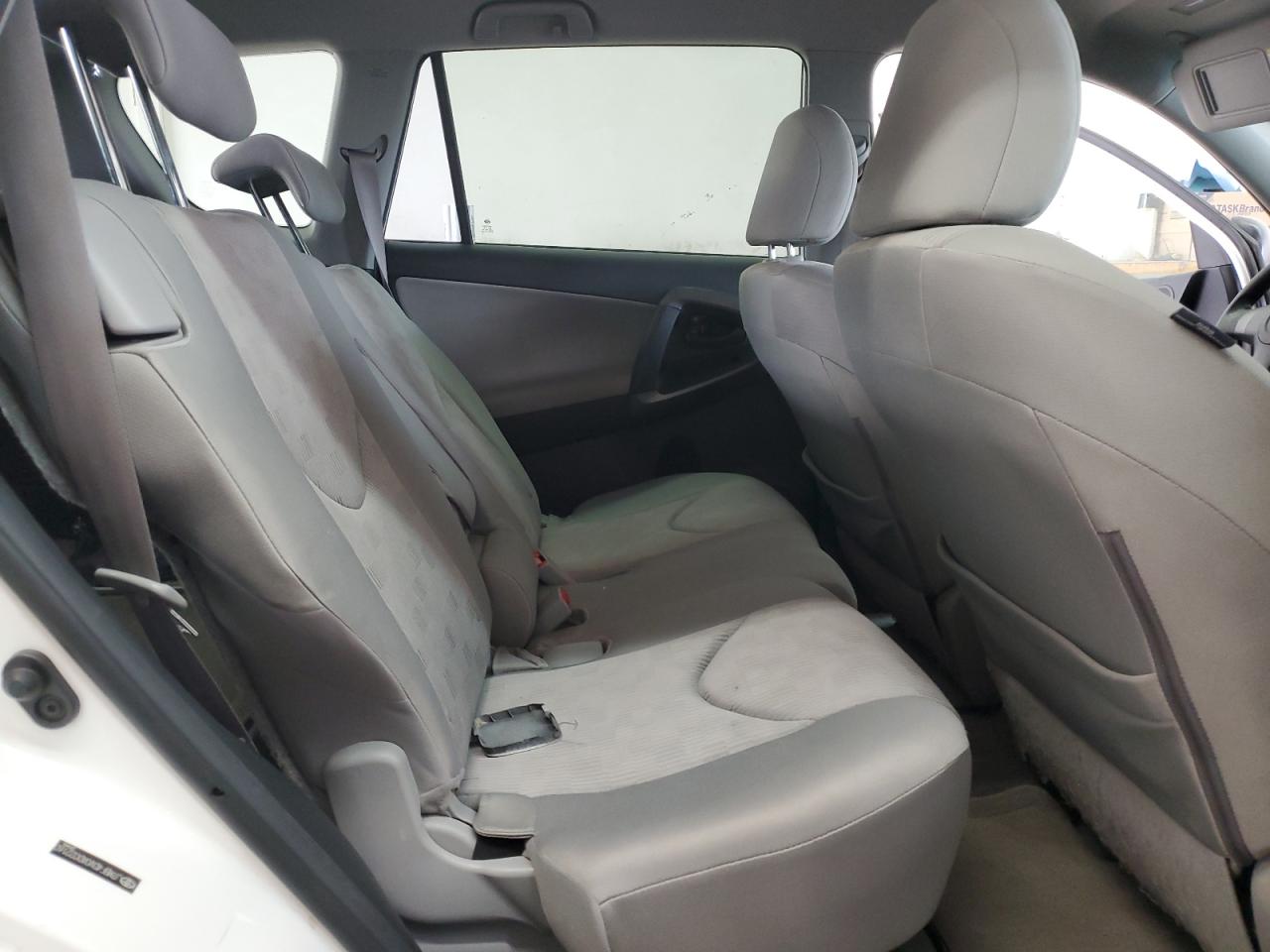 2010 Toyota RAV 4 VIN JTMBF4DV0AD022160 Copart auction photo, minor dent/scratches / mechanical damage thumbnail 11