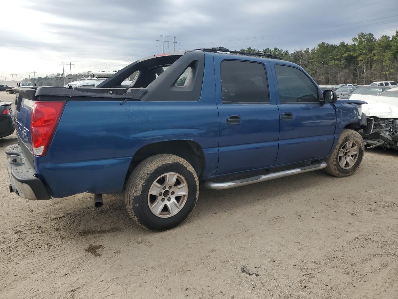 2006 Chevrolet Avalanche VIN 3GNEC12ZX6G213547 Copart auction photo, front end / all over damage thumbnail 3