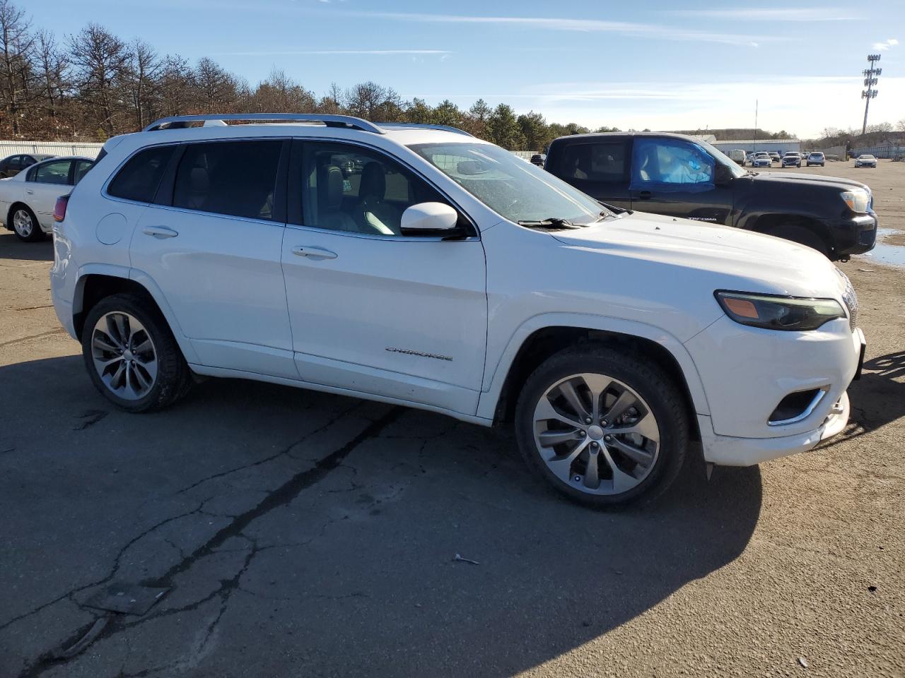 2019 Jeep Cherokee VIN 1C4PJMJX4KD259763 Copart auction photo, undercarriage / minor dent/scratches damage thumbnail 4