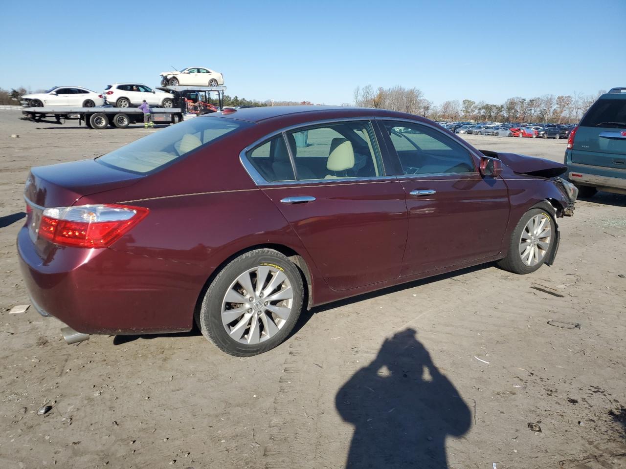 2015 Honda Accord VIN 1HGCR2F89FA085615 Copart auction photo, front end / minor dent/scratches damage thumbnail 3