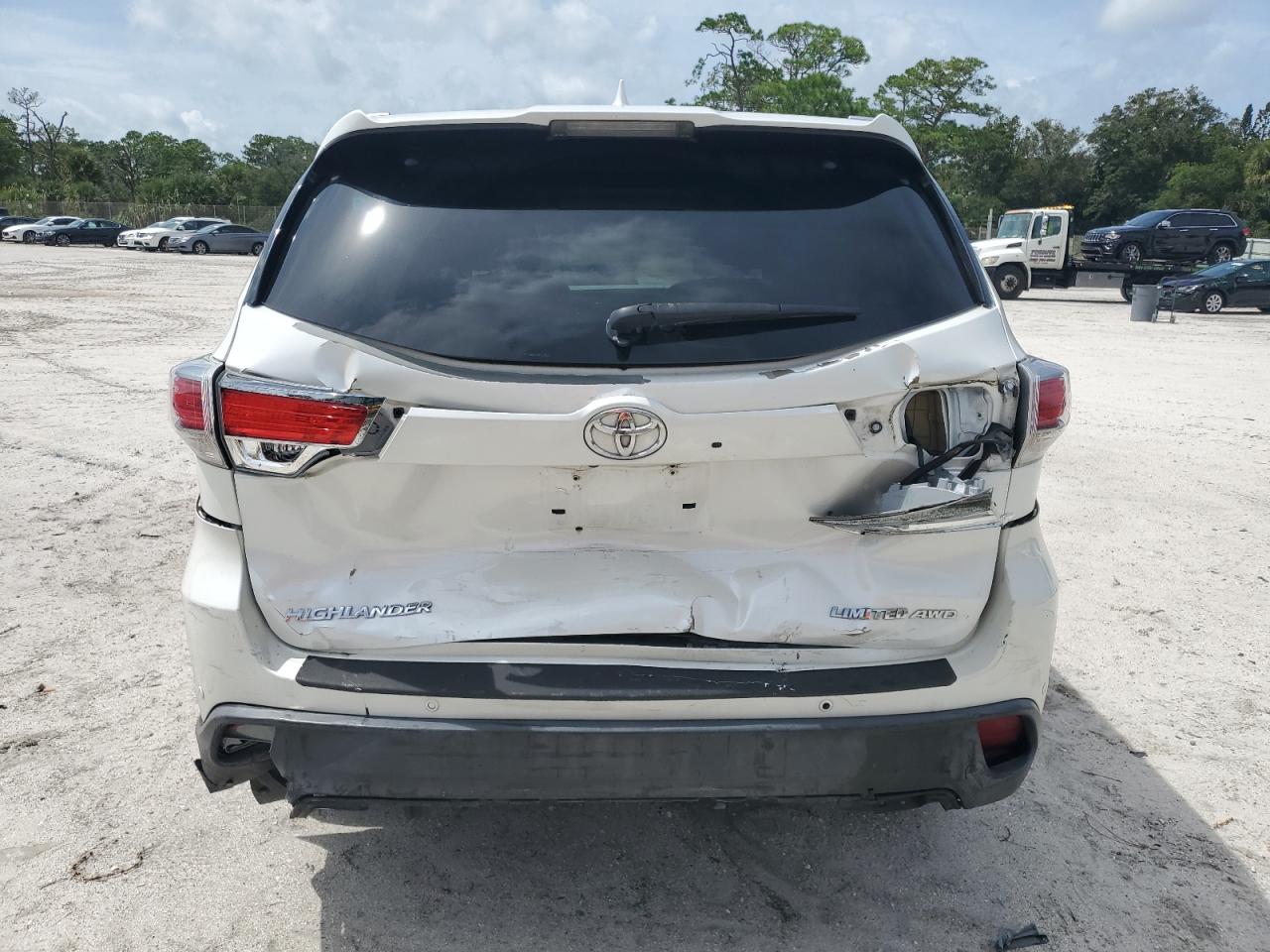2015 Toyota Highlander VIN 5TDDKRFH9FS125663 Copart auction photo, all over / minor dent/scratches damage thumbnail 6