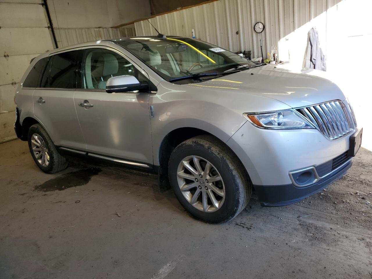 2015 Lincoln MKX VIN 2LMDJ8JK6FBL32724 Copart auction photo, rear end / minor dent/scratches damage thumbnail 4