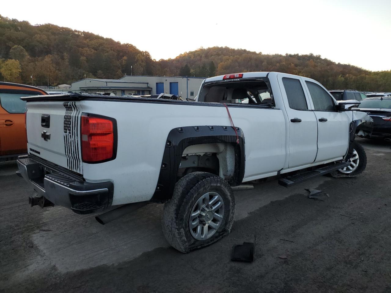 2017 Chevrolet Silverado VIN 1GC2KUEG0HZ389035 Copart auction photo, front end / side damage thumbnail 3