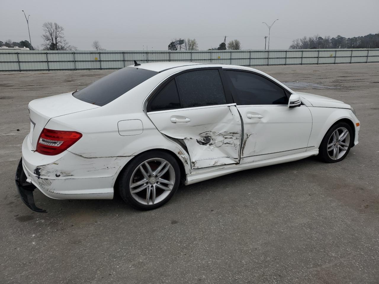 2013 Mercedes-Benz C-klasse VIN WDDGF4HB5DA823104 Copart auction photo, side / rear end damage thumbnail 3