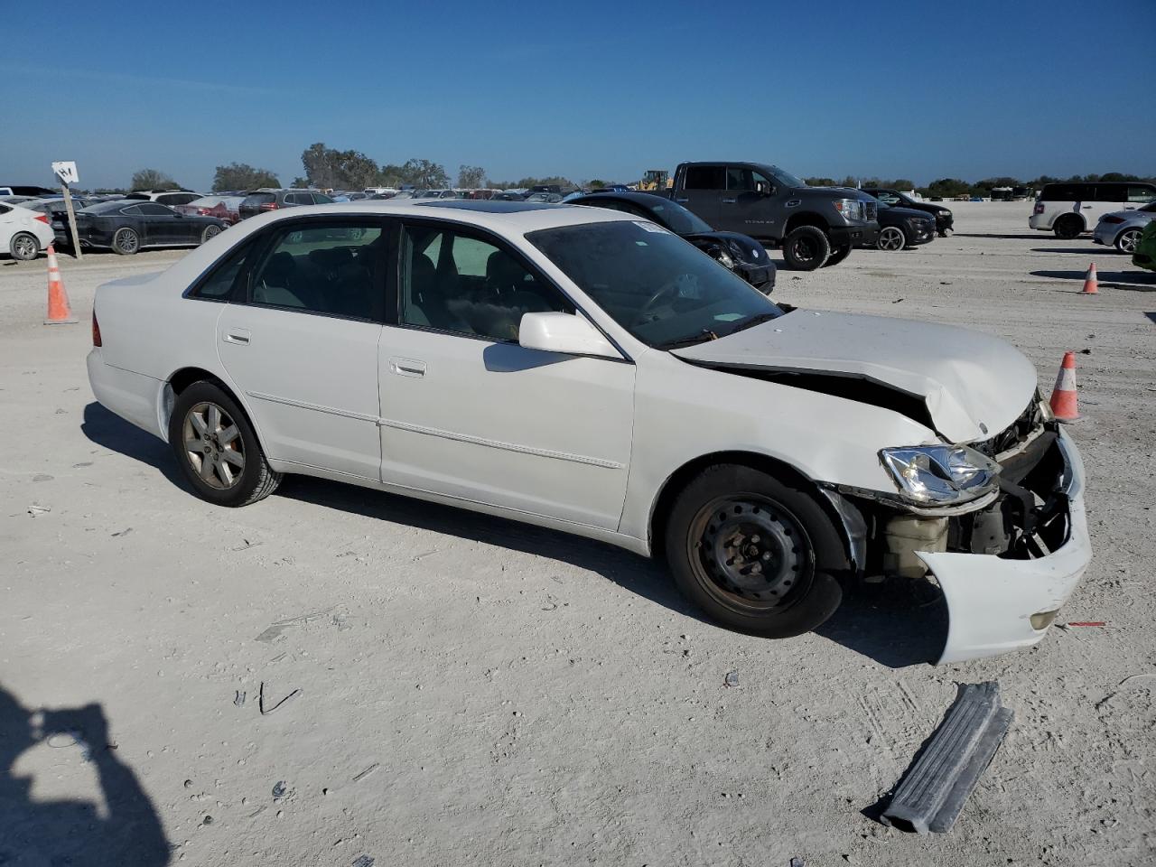 2000 Toyota Avalon VIN 4T1BF28B0YU038501 Copart auction photo, front end damage thumbnail 4