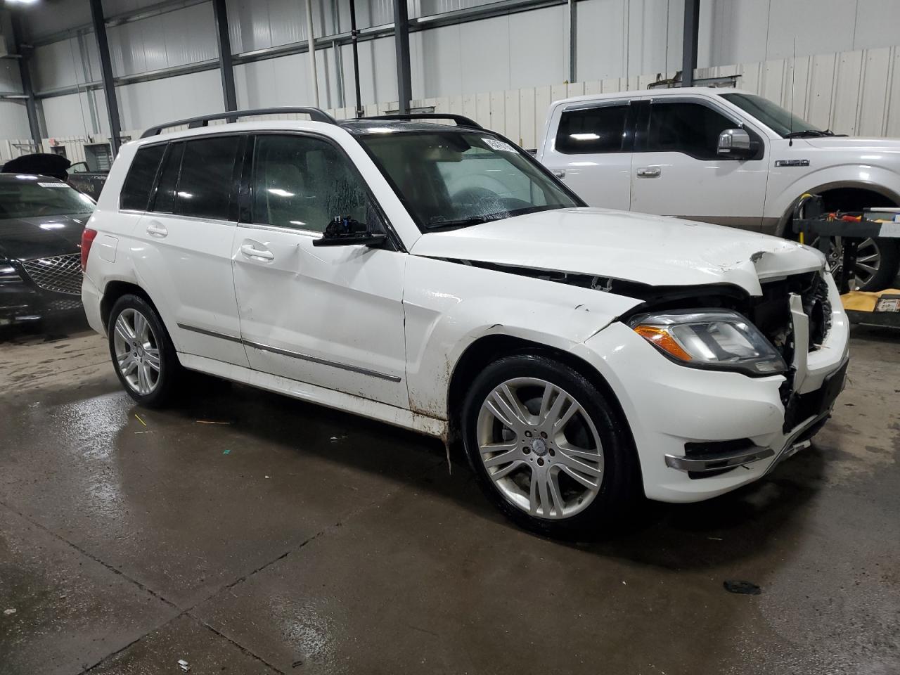 2014 Mercedes-Benz GLK-klasse VIN WDCGG8JB9EG335677 Copart auction photo, front end / side damage thumbnail 4