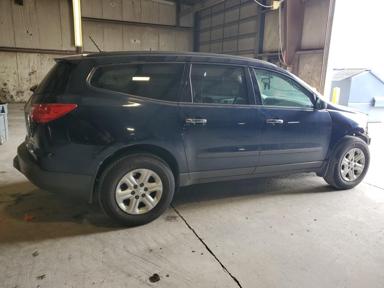 2011 Chevrolet Traverse VIN 1GNKRFED3BJ416223 Copart auction photo, front end / minor dent/scratches damage thumbnail 3