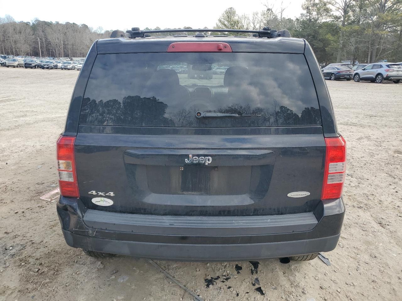 2012 Jeep Liberty (Patriot) VIN 1C4NJRFB2CD570000 Copart auction photo, side / minor dent/scratches damage thumbnail 6