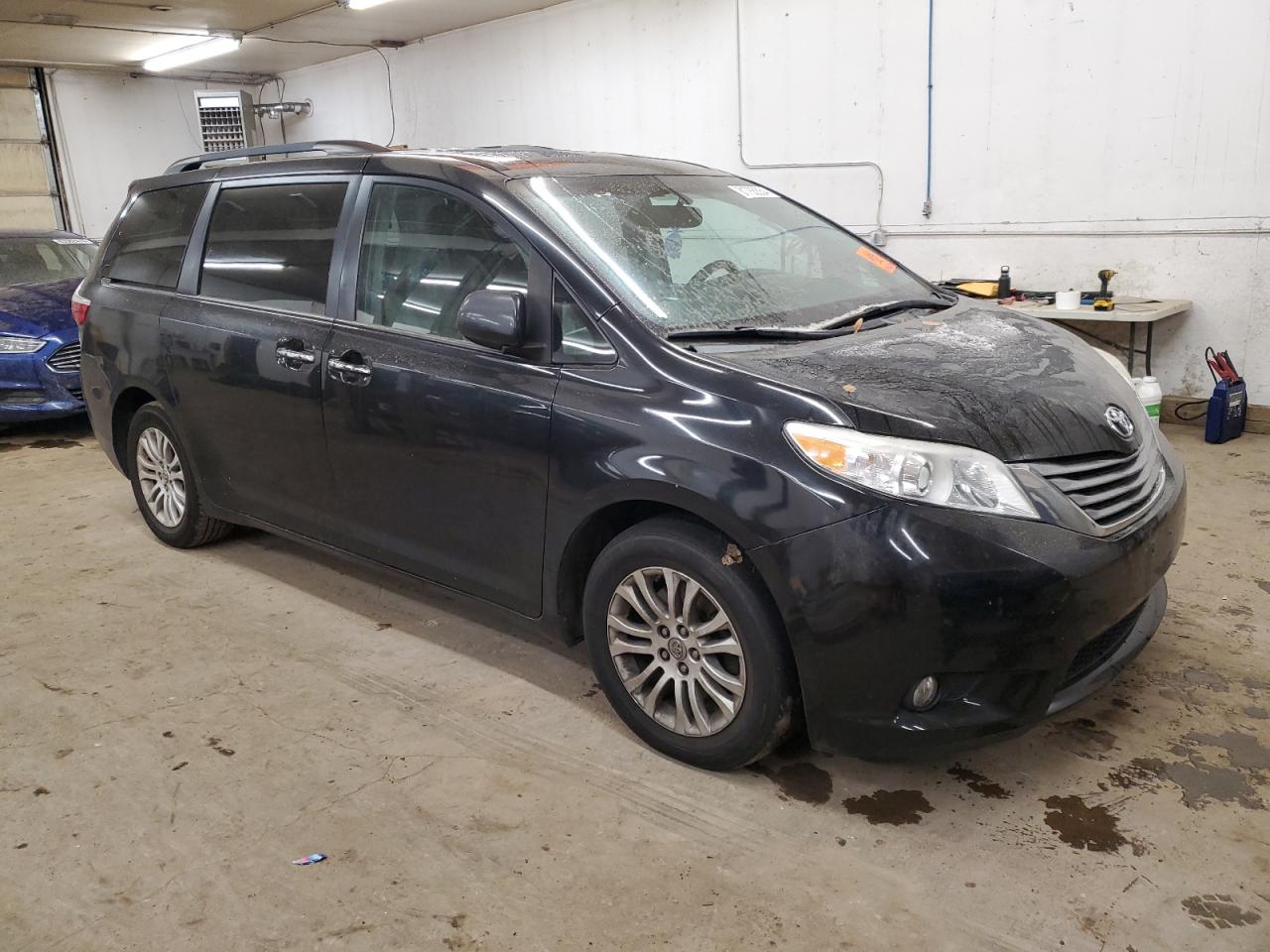 2015 Toyota Sienna VIN 5TDYK3DCXFS585114 Copart auction photo, rear end damage thumbnail 4