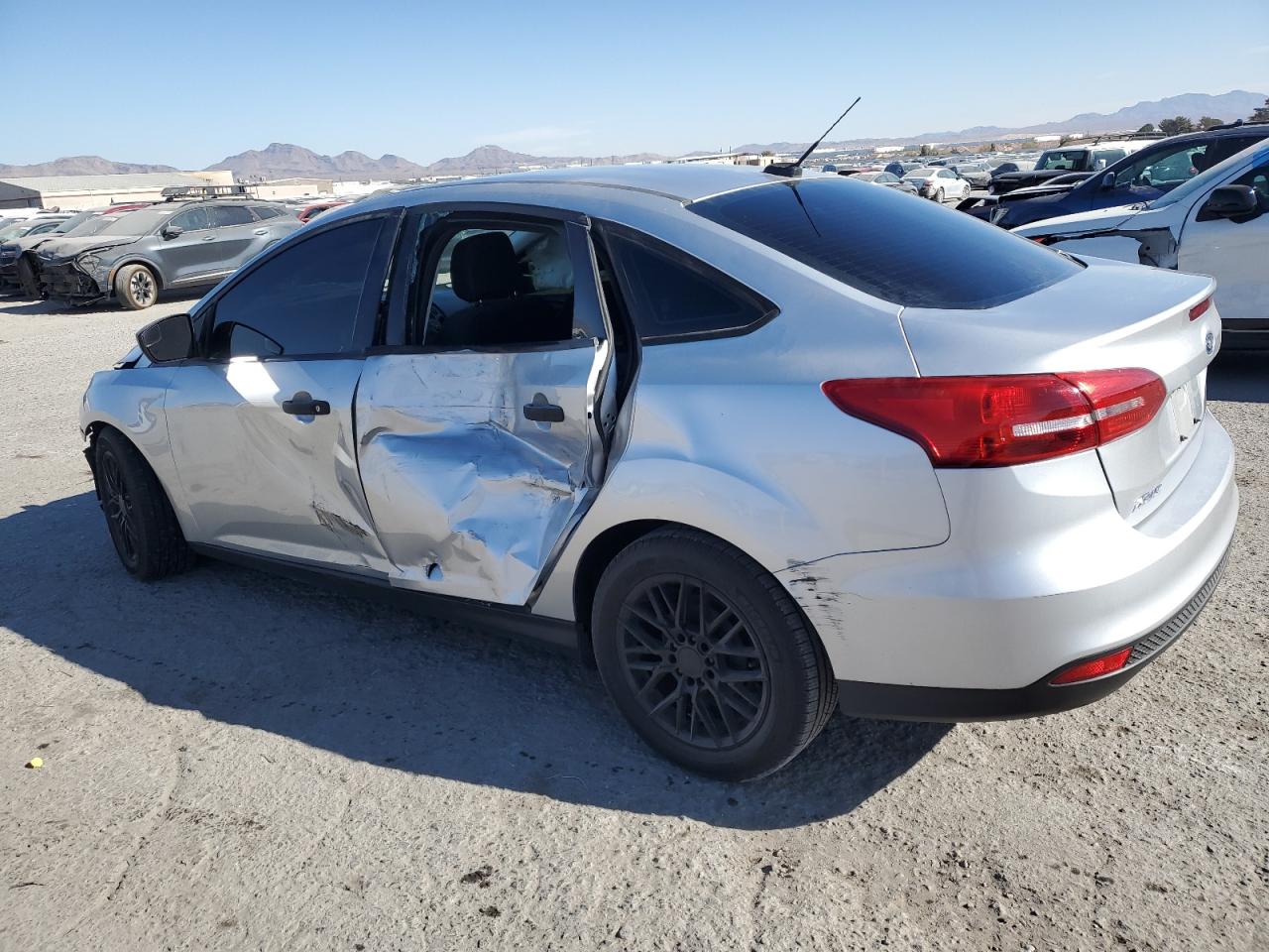 2018 Ford Focus VIN 1FADP3E2XJL322725 Copart auction photo, front end / side damage thumbnail 2