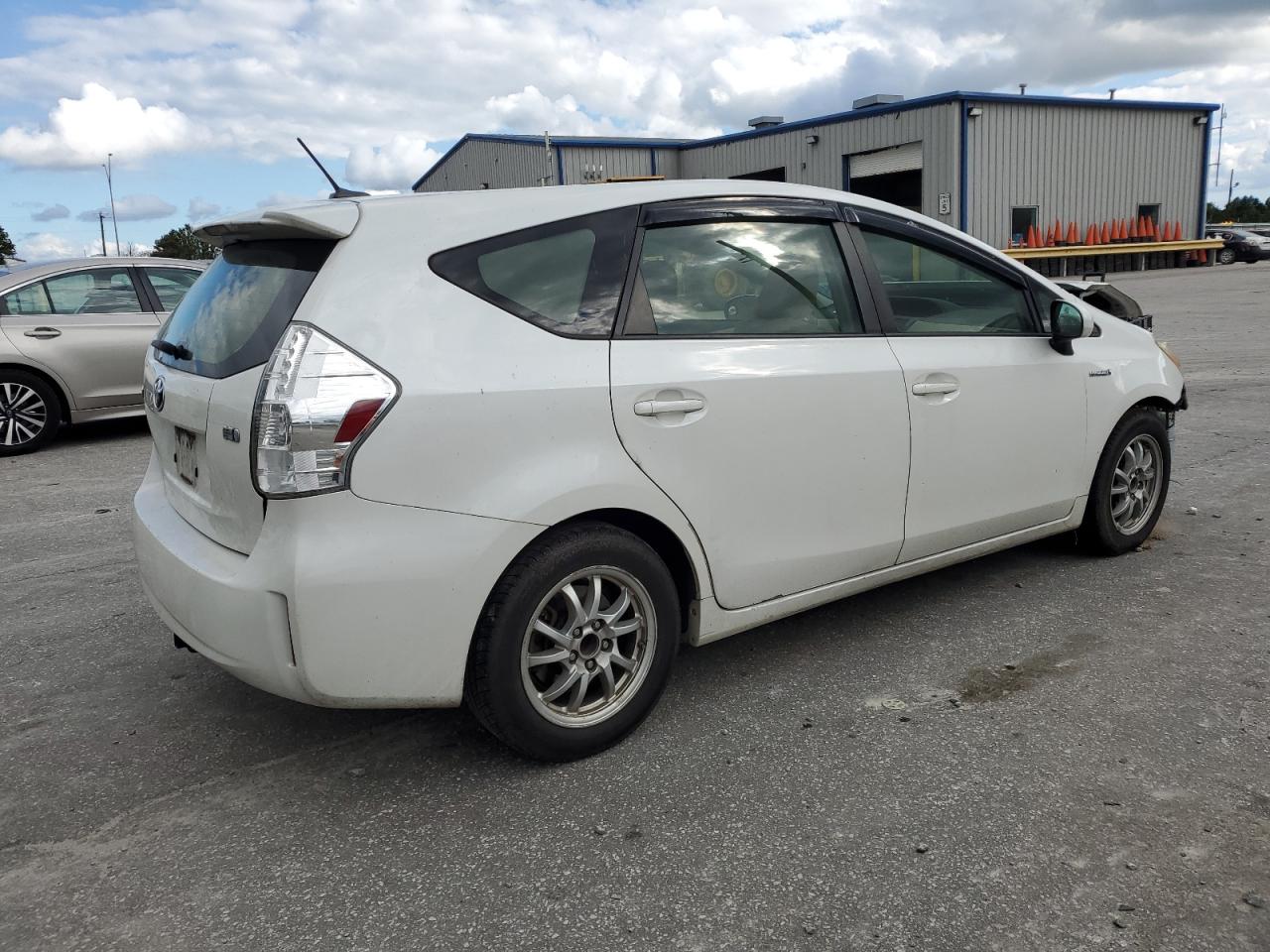 2013 Toyota Prius VIN JTDZN3EU7D3284057 Copart auction photo, front end / side damage thumbnail 3