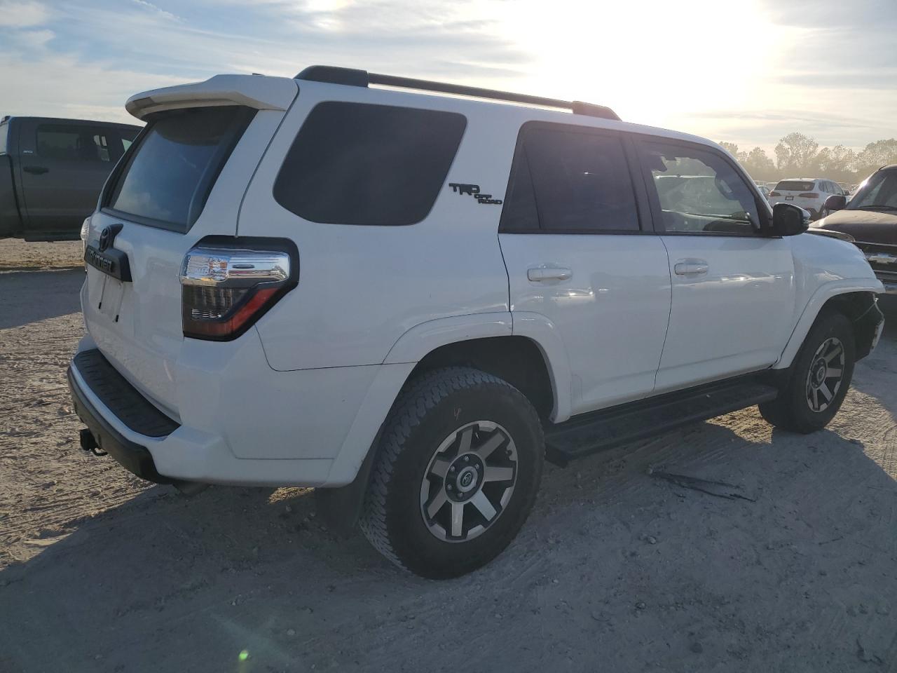 2021 Toyota 4Runner VIN JTERU5JR3M5931327 Copart auction photo, front end damage thumbnail 3
