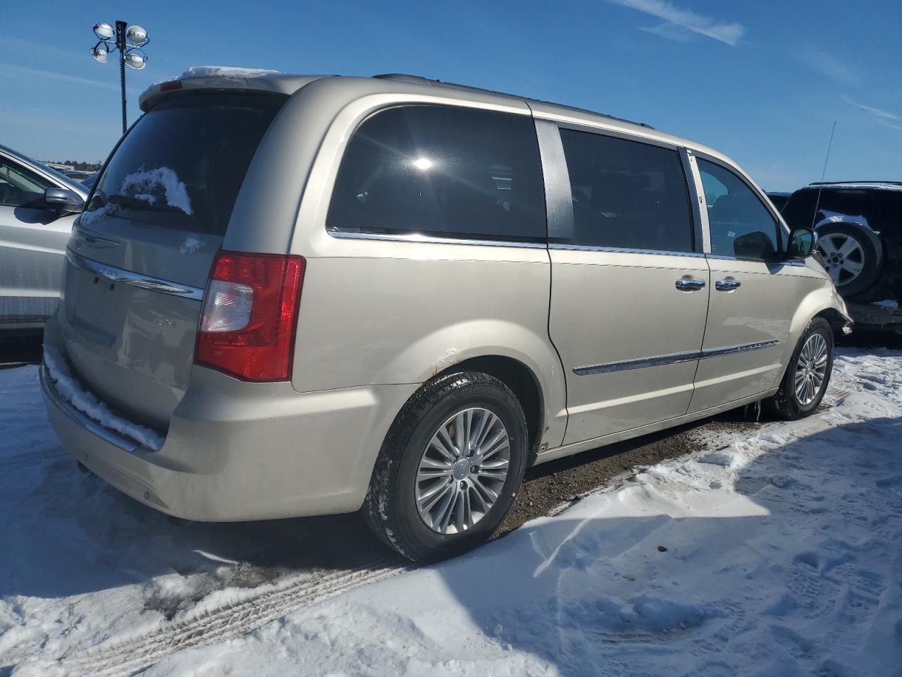 2014 Chrysler Town & Country VIN 2C4RC1CG0ER460379 Copart auction photo, front end / minor dent/scratches damage thumbnail 3