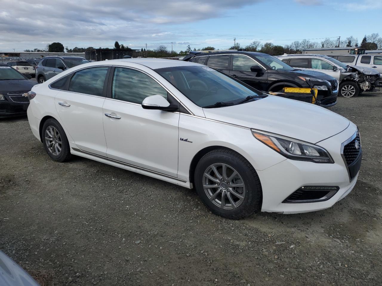 2017 Hyundai Sonata VIN KMHE24L18HA043496 Copart auction photo, minor dent/scratches damage thumbnail 4