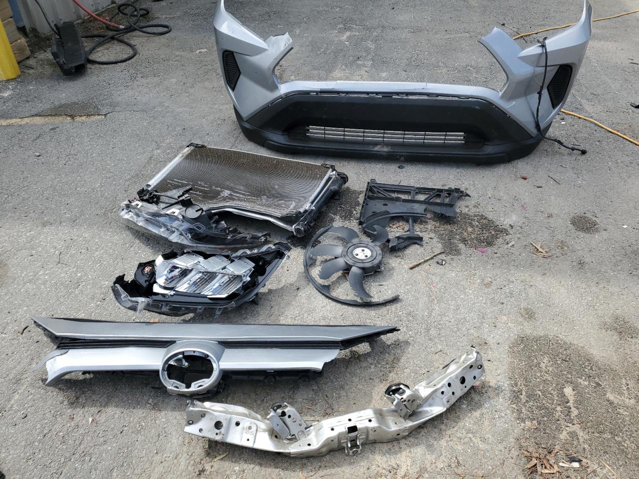 2020 Toyota RAV 4 VIN 2T3H1RFV1LC085682 Copart auction photo, front end damage thumbnail 13