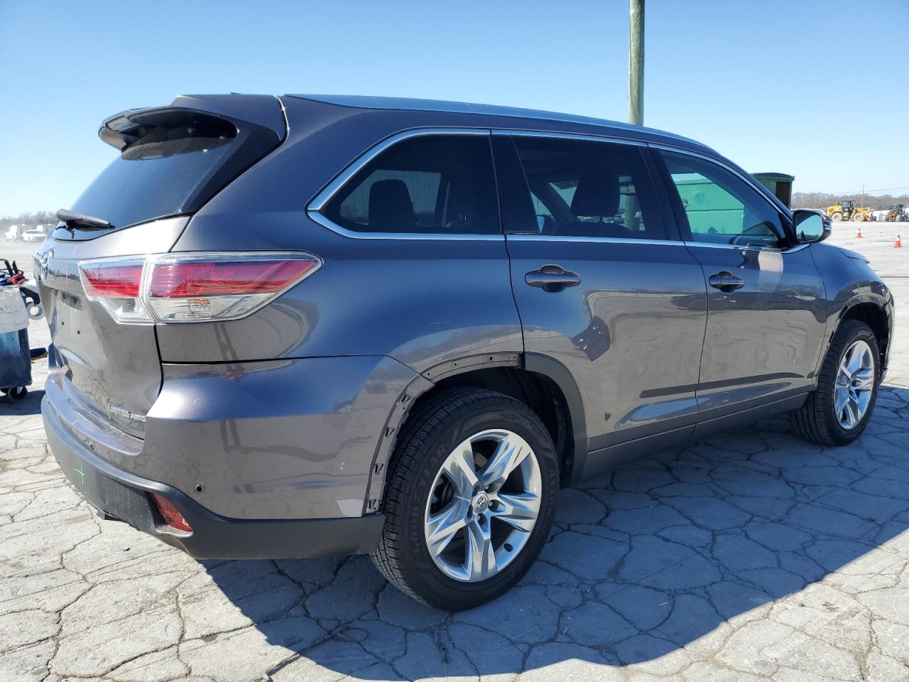 2015 Toyota Highlander VIN 5TDDKRFH3FS164300 Copart auction photo, front end / rejected repair damage thumbnail 3