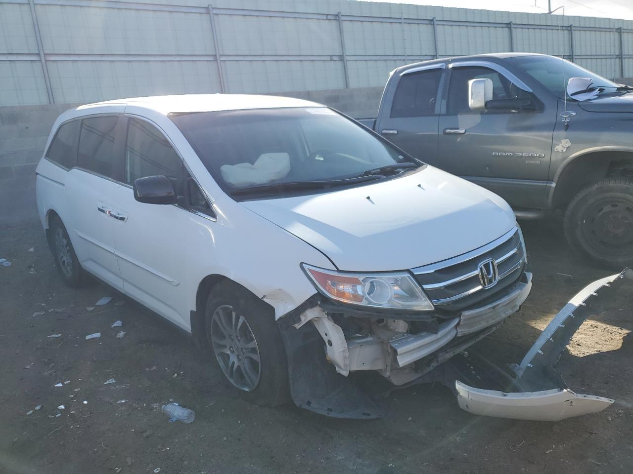 2012 Honda Odyssey VIN 5FNRL5H62CB077009 Copart auction photo, front end / side damage thumbnail 4