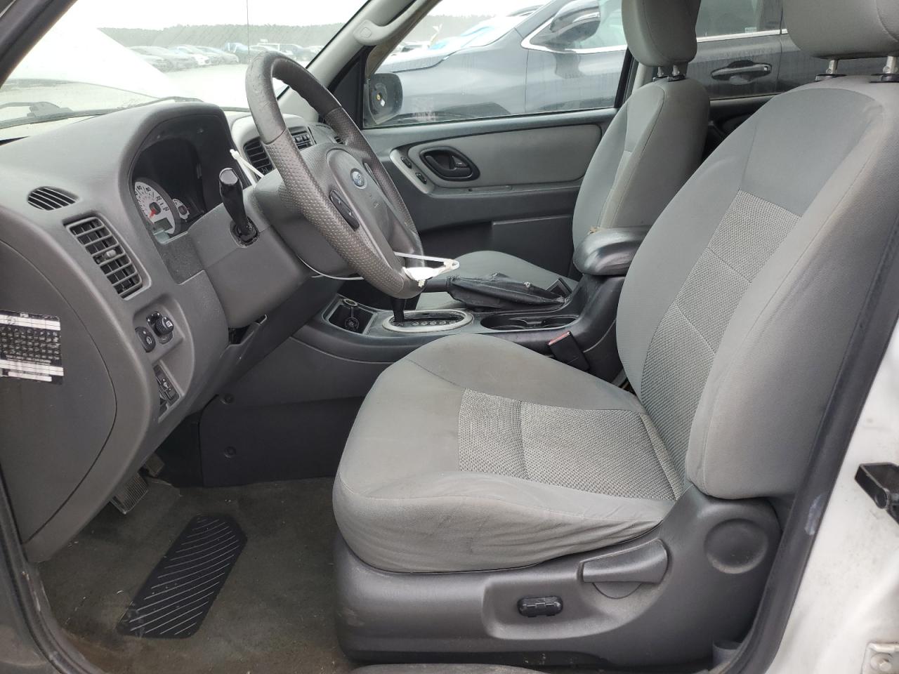 2007 Ford Escape VIN 1FMYU03157KA49619 Copart auction photo, front end / minor dent/scratches damage thumbnail 7