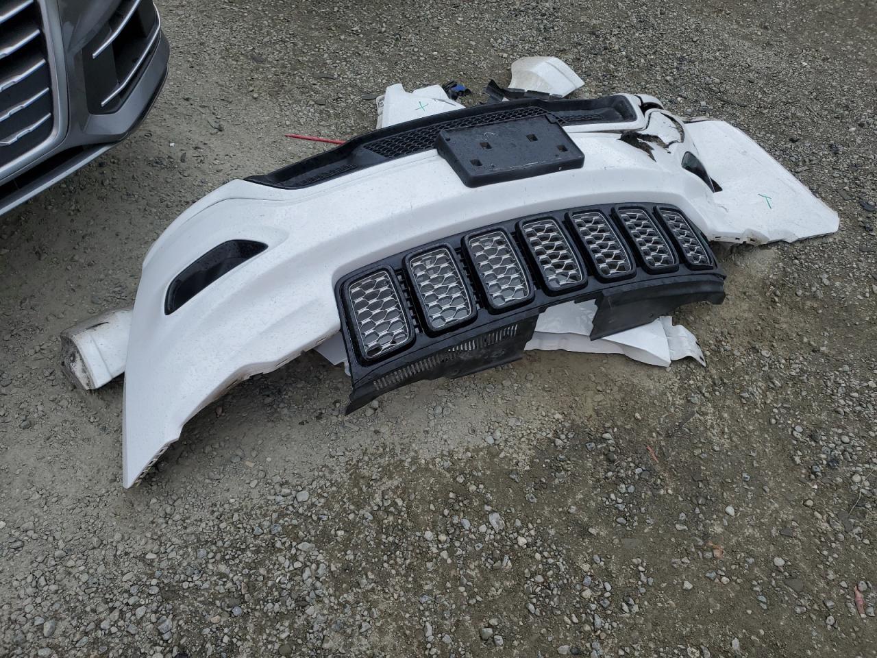 2017 Jeep Grand Cherokee VIN 1C4RJFAGXHC861814 Copart auction photo, front end damage thumbnail 13