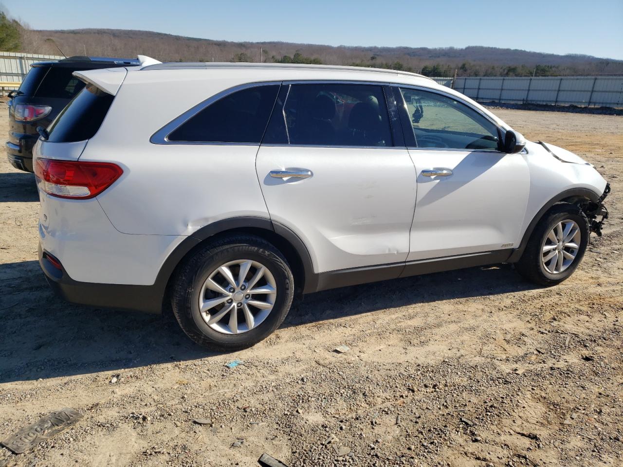 2018 KIA Sorento VIN 5XYPGDA30JG410013 Copart auction photo, all over damage thumbnail 3