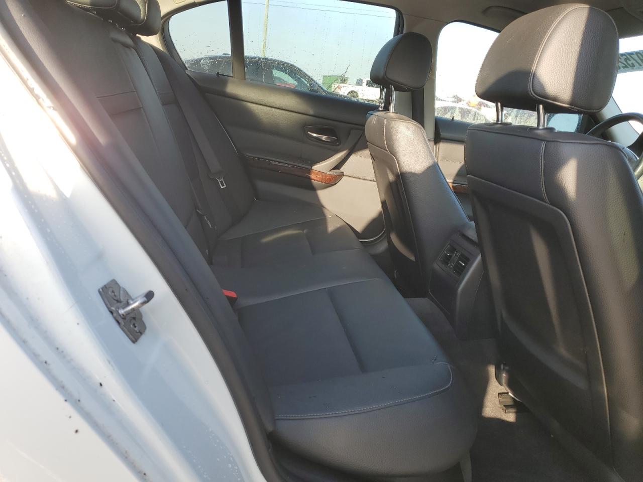 2011 BMW 3er VIN WBAPH7G53BNM59866 Copart auction photo, minor dent/scratches damage thumbnail 11