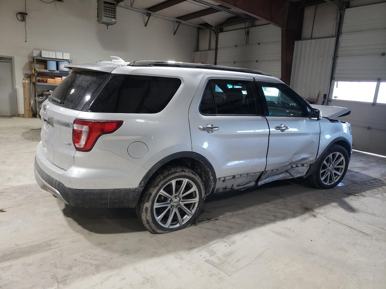 2016 Ford Explorer VIN 1FM5K8F82GGD04441 Copart auction photo, front end / side damage thumbnail 3