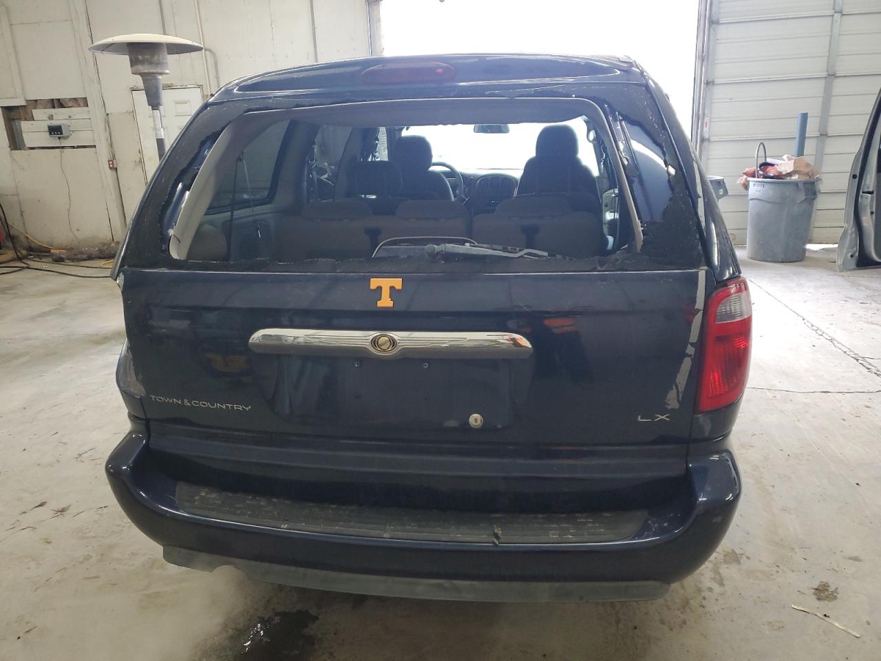 2005 Chrysler Town & Country VIN 2C4GP44R05R551813 Copart auction photo, vandalism / minor dent/scratches damage thumbnail 6