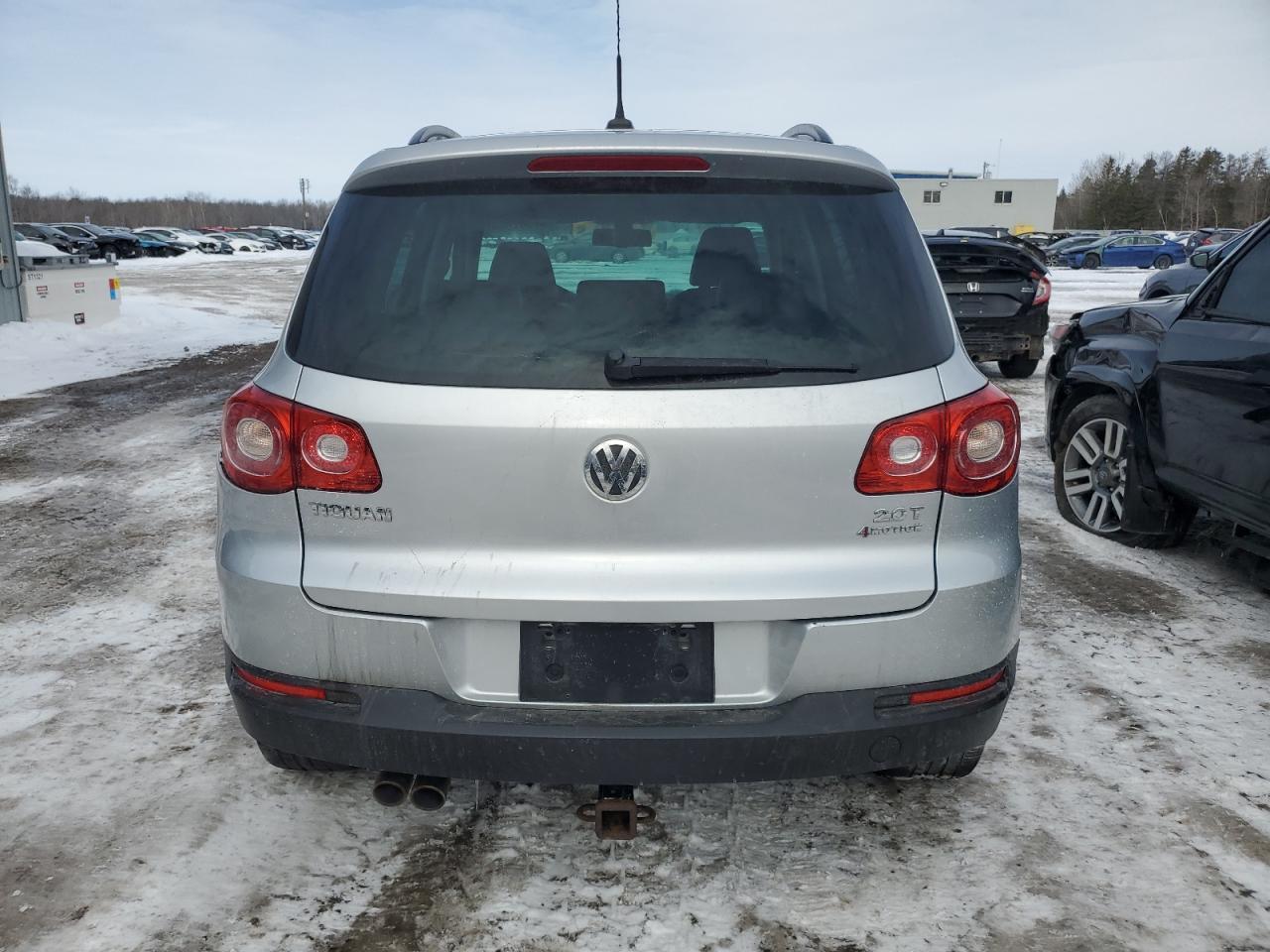 2010 Volkswagen Tiguan VIN WVGBV7AX7AW526179 Copart auction photo, front end / side damage thumbnail 6