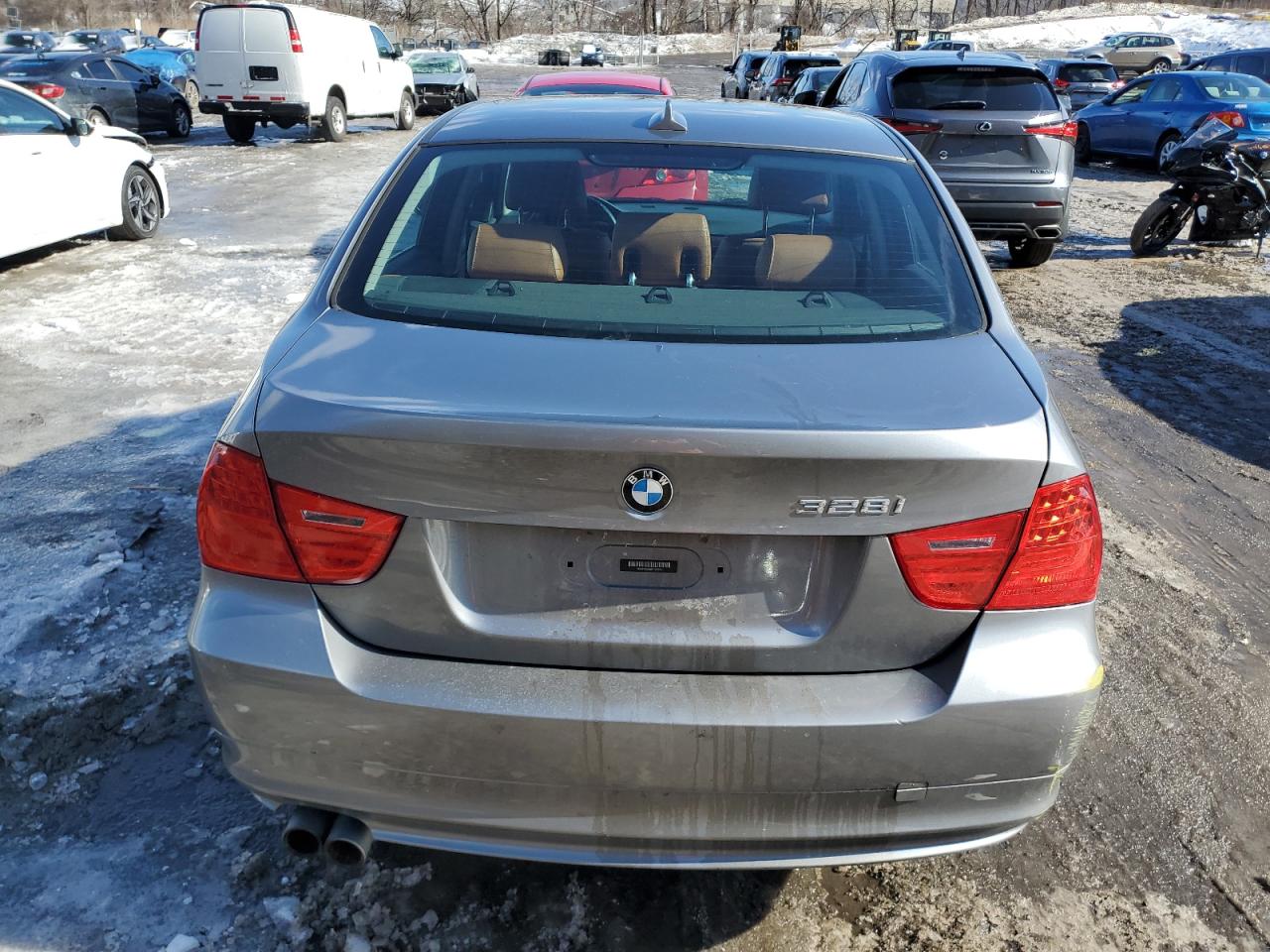 2011 BMW 3er VIN WBAPK5C50BF125929 Copart auction photo, rear end / minor dent/scratches damage thumbnail 6