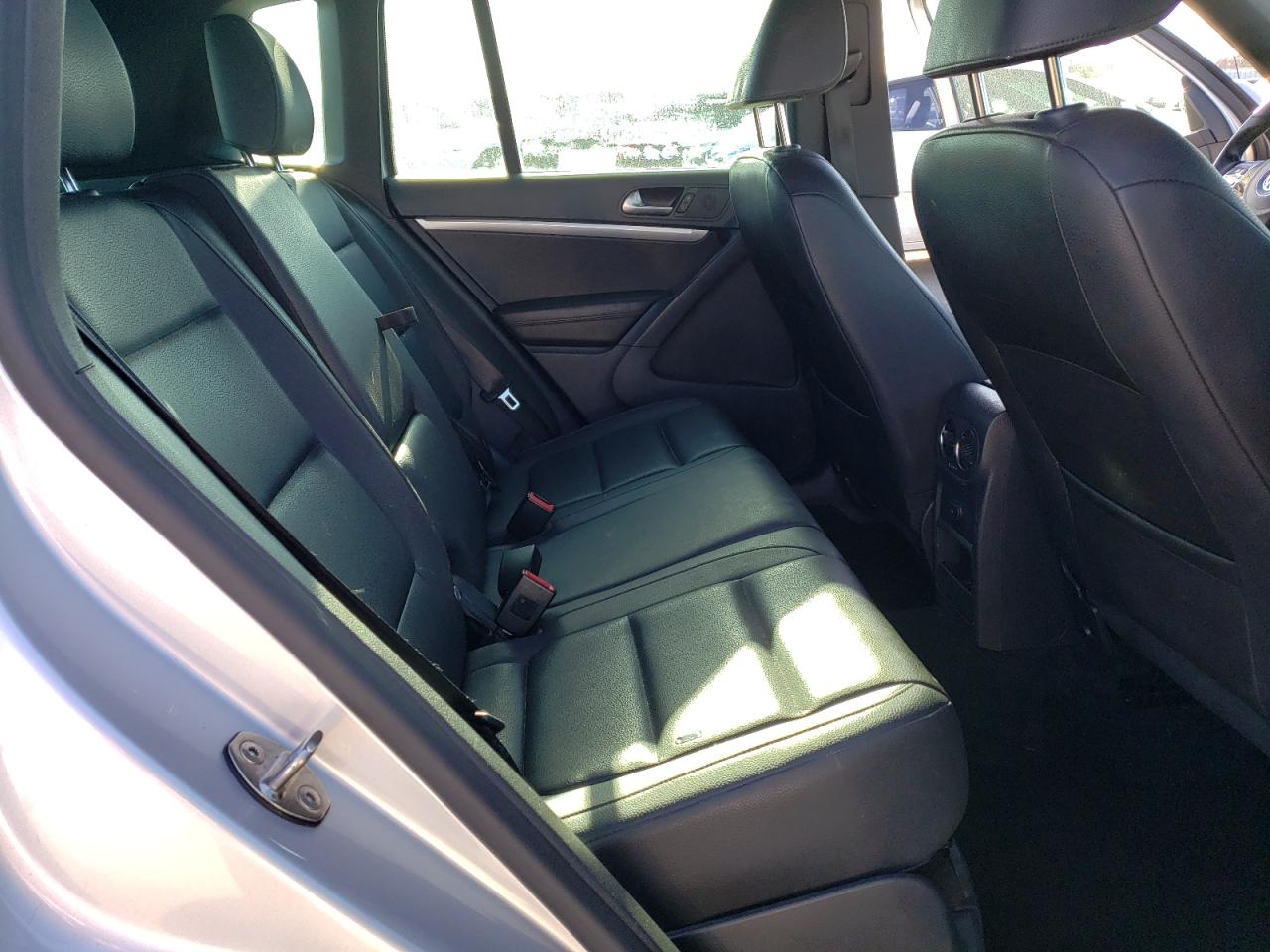 2016 Volkswagen Tiguan VIN WVGBV7AX9GW082750 Copart auction photo, front end damage thumbnail 12