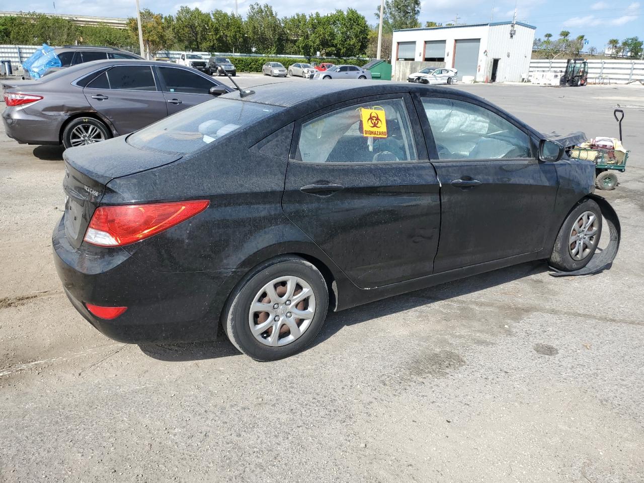 2013 Hyundai Accent VIN KMHCT4AE3DU555492 Copart auction photo, front end / side damage thumbnail 3