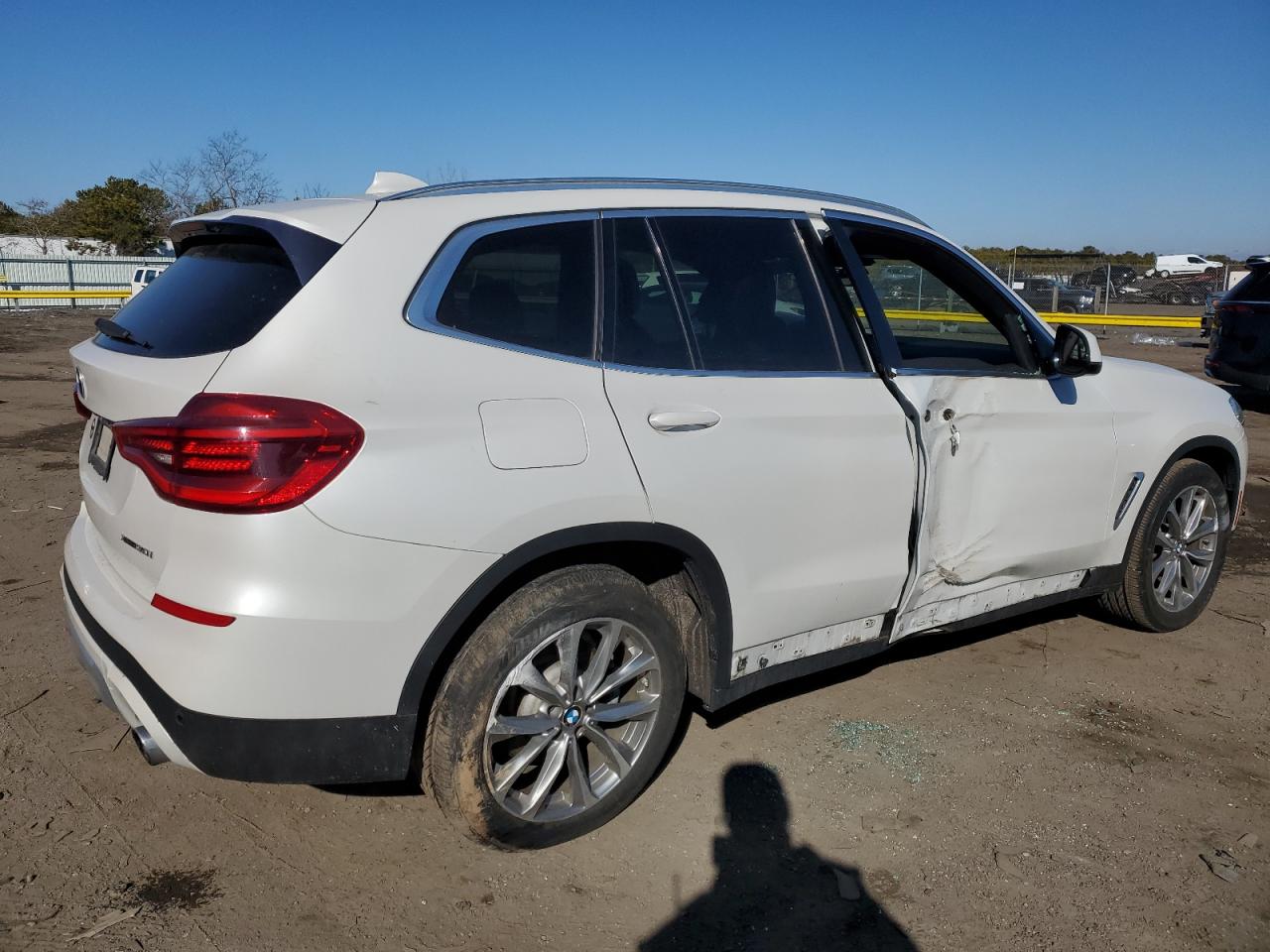 2018 BMW X3 VIN 5UXTR9C58JLD72380 Copart auction photo, side / rear end damage thumbnail 3