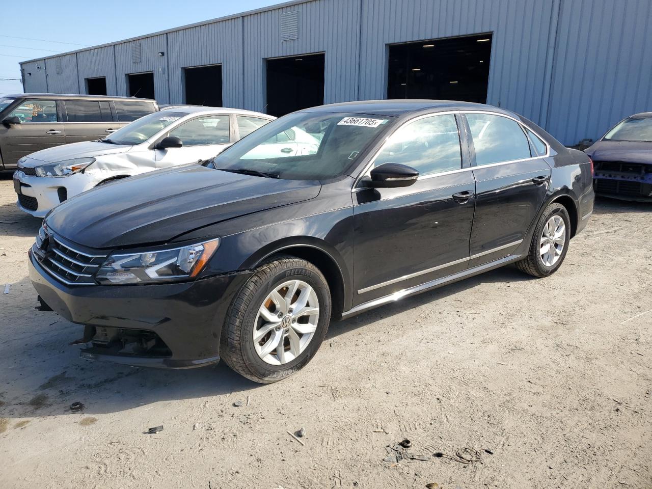 2017 Volkswagen Passat VIN 1VWAT7A32HC008086