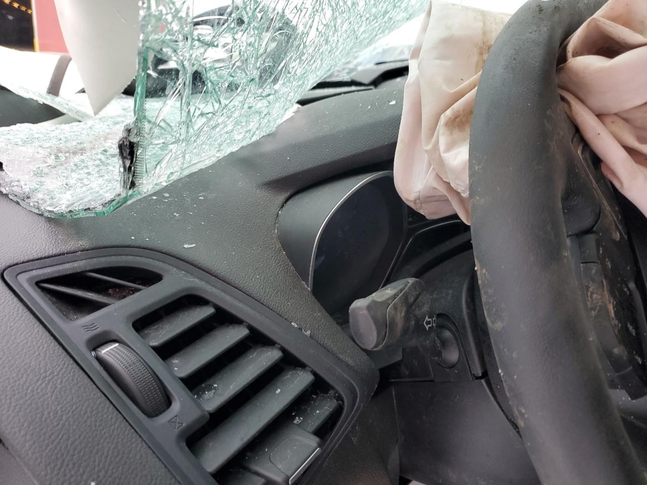 2019 Ford Escape VIN 1FMCU0HD6KUB40232 Copart auction photo, front end / side damage thumbnail 9