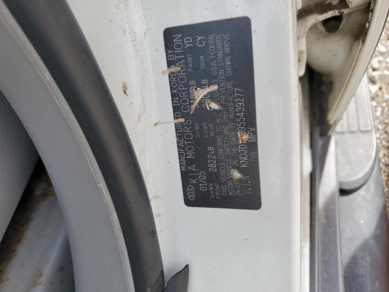 2005 KIA Sorento VIN KNDJD733955439277 Copart auction photo, all over damage thumbnail 14