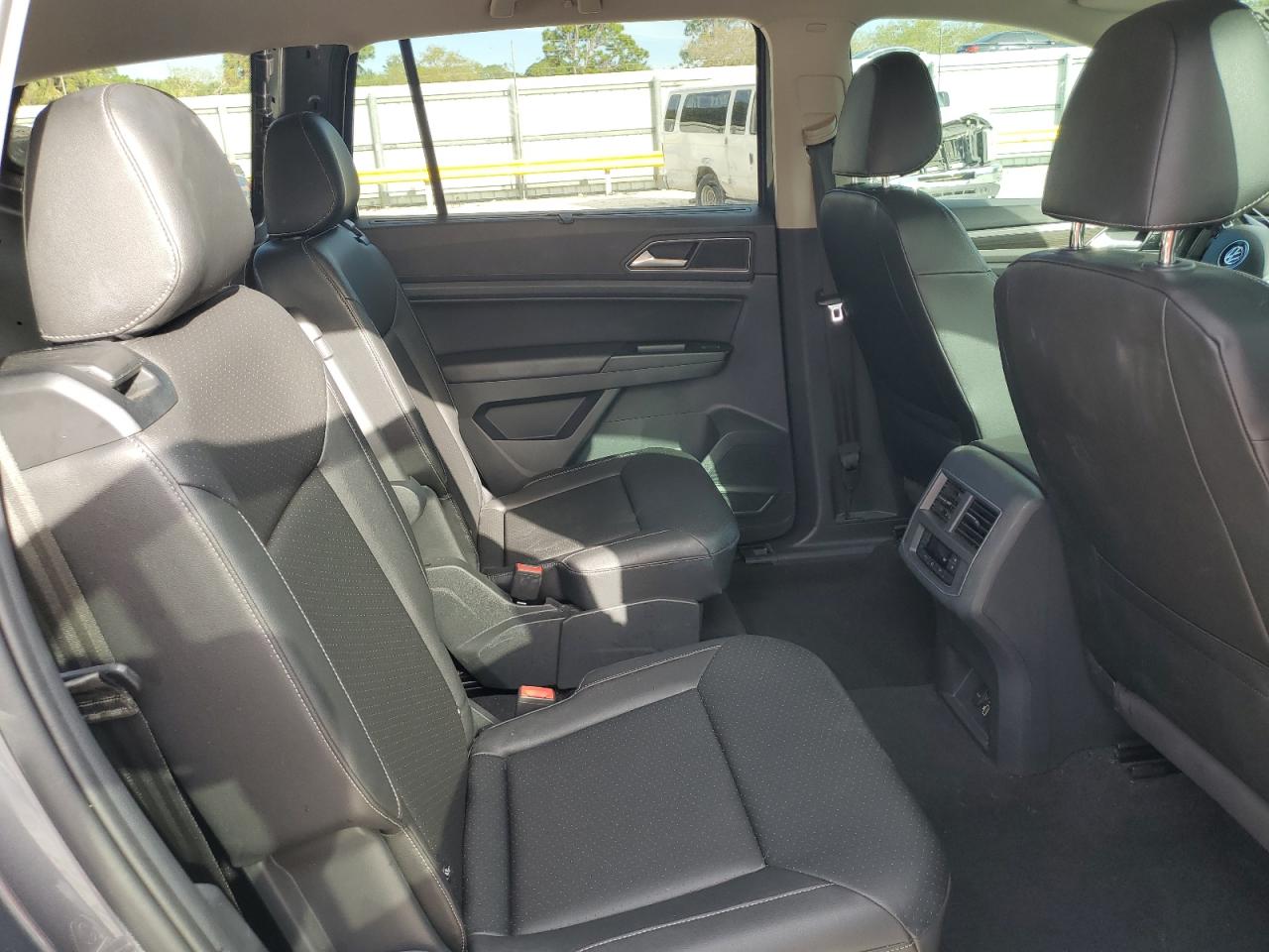 2019 Volkswagen Atlas VIN 1V2WR2CA3KC556769 Copart auction photo, rear end / minor dent/scratches damage thumbnail 11