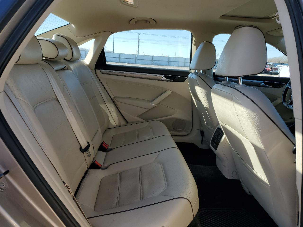 2016 Volkswagen Passat VIN 1VWBS7A34GC049924 Copart auction photo, all over damage thumbnail 10