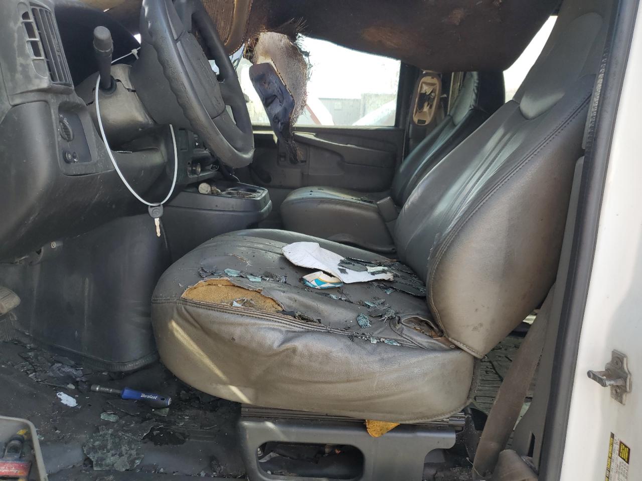 2005 Chevrolet Express VIN 1GCGG25V351109984 Copart auction photo, burn damage thumbnail 7