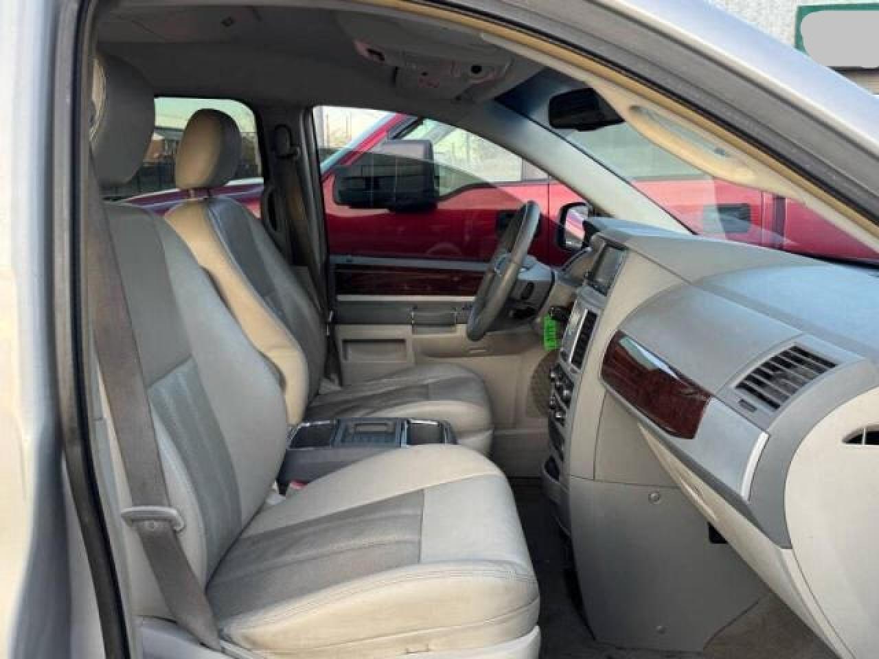 2009 Chrysler Town & Country VIN 2A8HR54199R676516 Copart auction photo, normal wear damage thumbnail 5