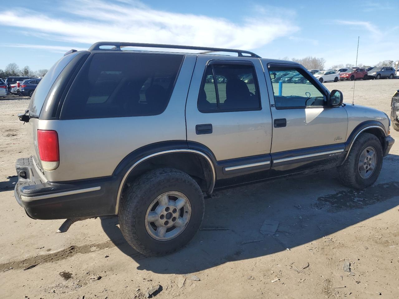 1998 Chevrolet Blazer VIN 1GNDT13W2W2115668 Copart auction photo, rear end damage thumbnail 3