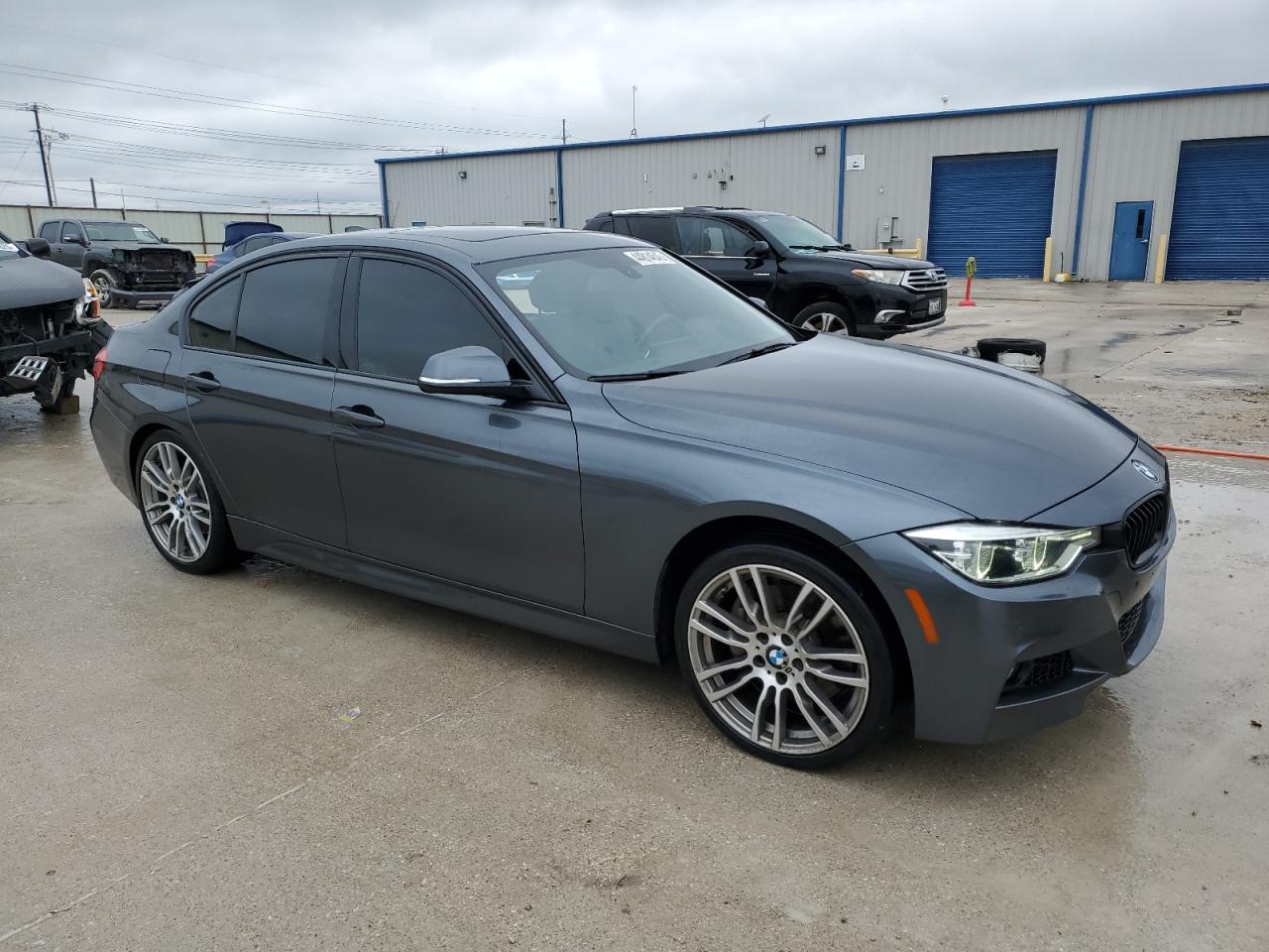2017 BMW 3er VIN WBA8B7G3XHNU38218 Copart auction photo, all over / minor dent/scratches damage thumbnail 4