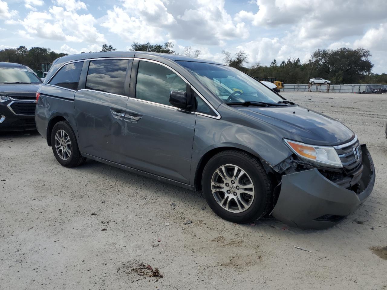 2013 Honda Odyssey VIN 5FNRL5H61DB060610 Copart auction photo, front end / minor dent/scratches damage thumbnail 4