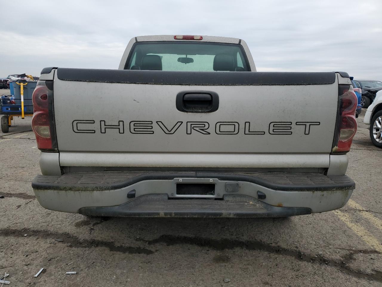 2005 Chevrolet Silverado VIN 1GCEC14X25Z118144 Copart auction photo, minor dent/scratches damage thumbnail 6