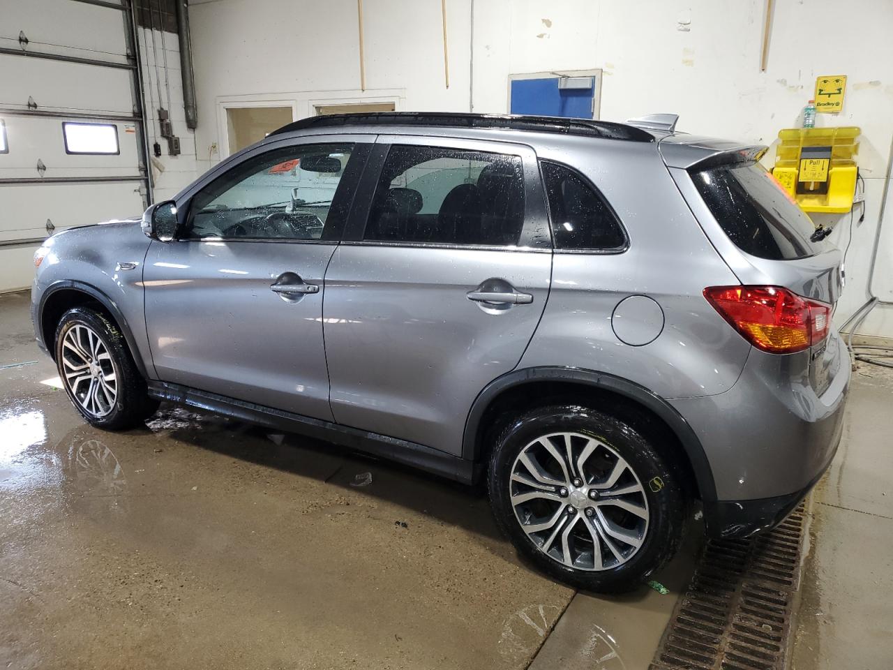 2017 Mitsubishi Outlander VIN JA4AR4AW5HZ064105 Copart auction photo, vandalism / front end damage thumbnail 2
