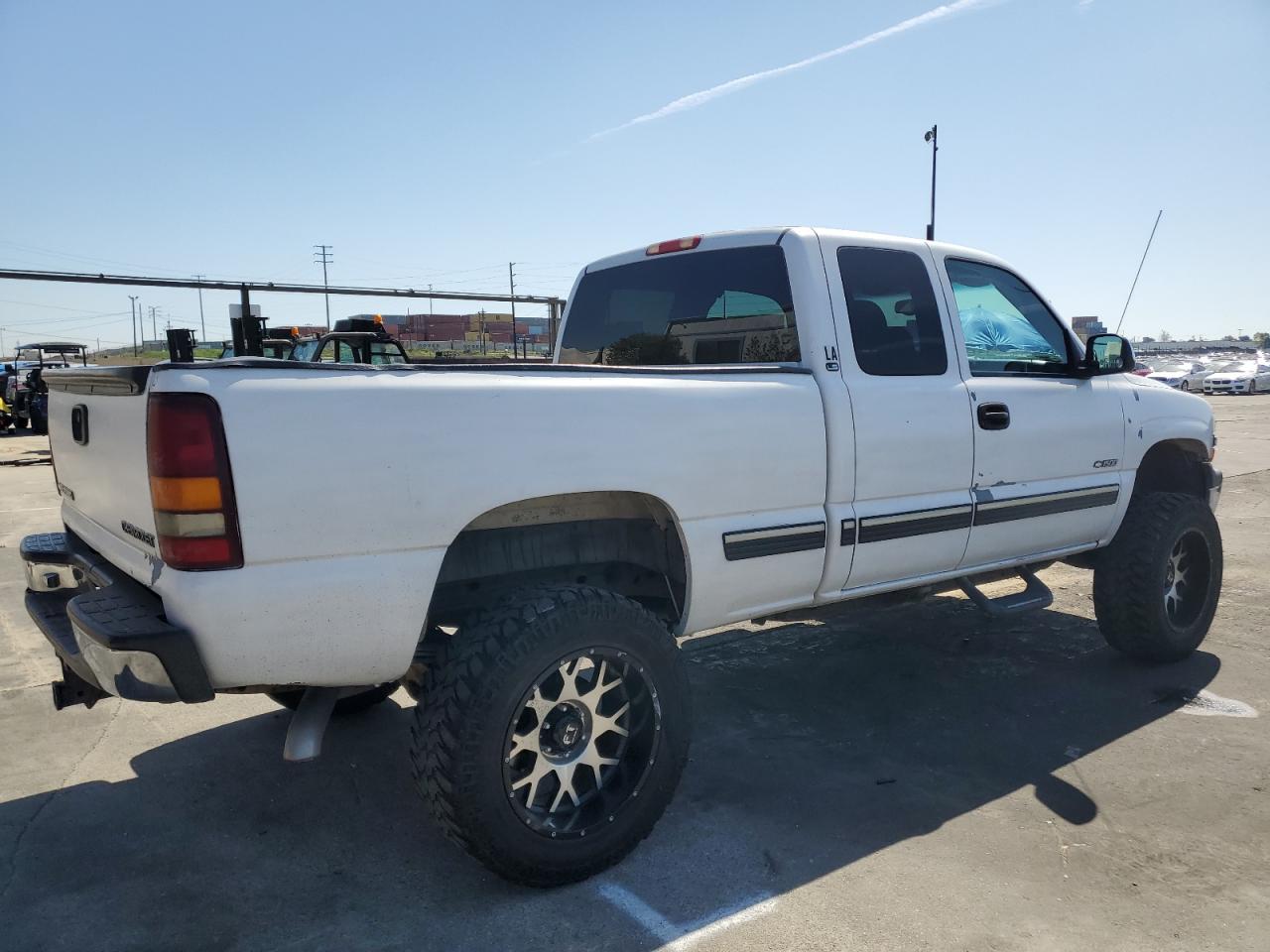 2001 Chevrolet Silverado VIN 2GCEC19TX11103884 Copart auction photo, minor dent/scratches damage thumbnail 3