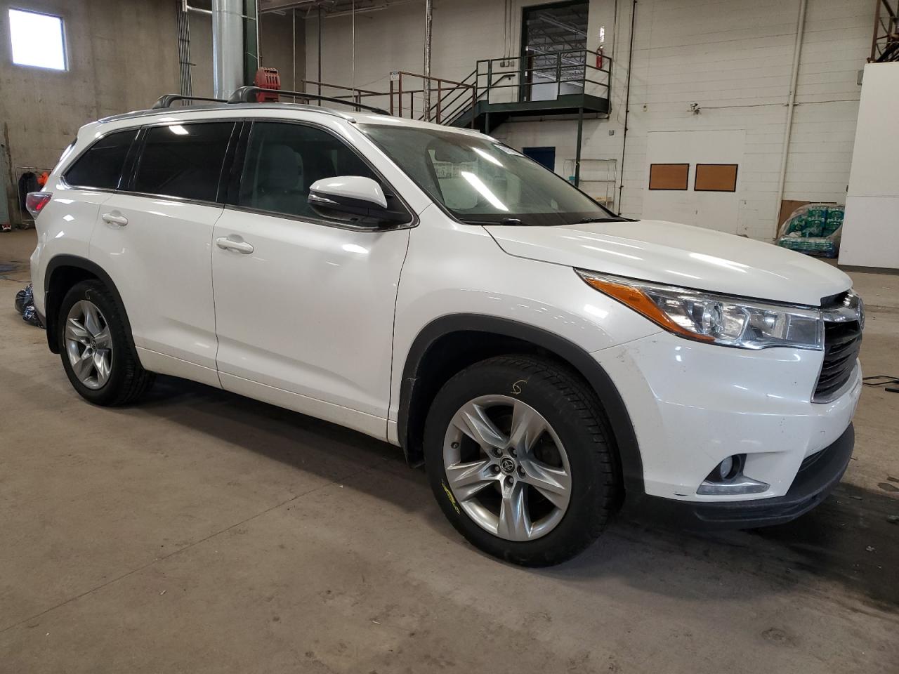 2016 Toyota Highlander VIN 5TDDKRFH5GS260558 Copart auction photo, rear end damage thumbnail 4
