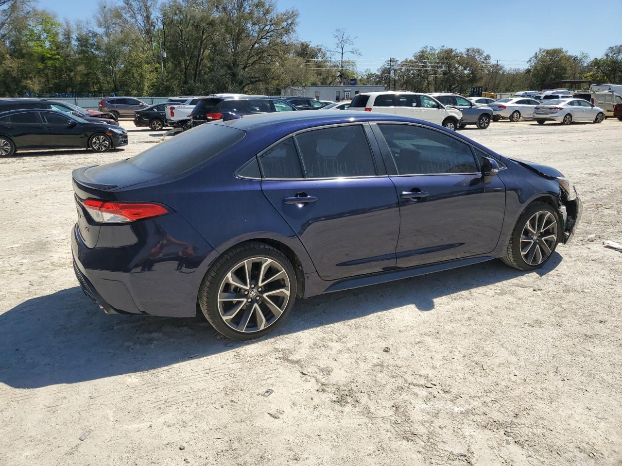 2020 Toyota Corolla VIN 5YFS4RCE5LP033367 Copart auction photo, front end / minor dent/scratches damage thumbnail 3